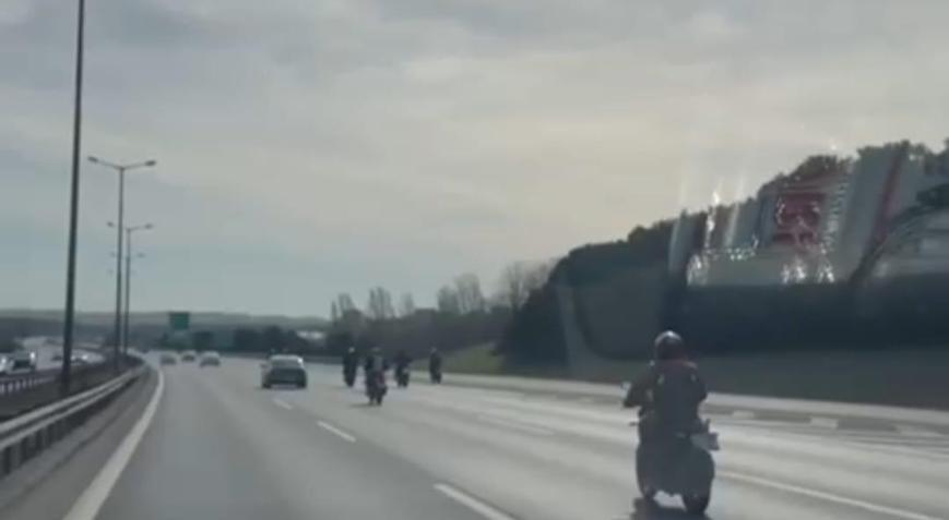 Pendikte motosikletlilerin tehlikeli yolculuğu
