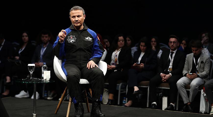 Alper Gezeravcı gençlerle bir araya geldi Uzaydaki ilk deneyini anlattı