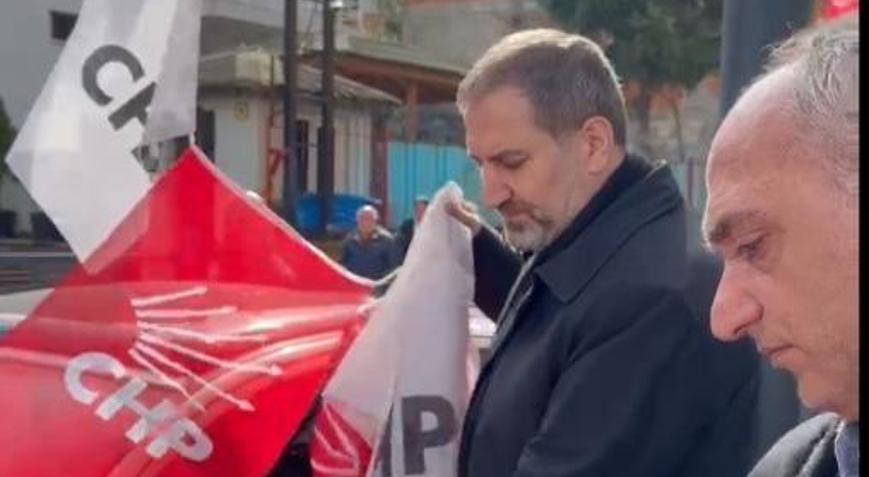 AK Partili Şen, yere düşen CHP bayrağını topladı