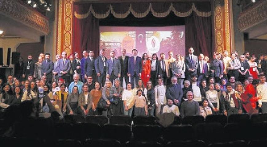 Sanatta engellere yer yok