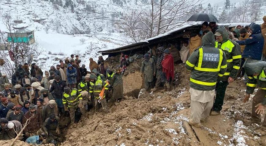 Pakistan'da �iddetli ya���lar can ald�: En az 37 �l�