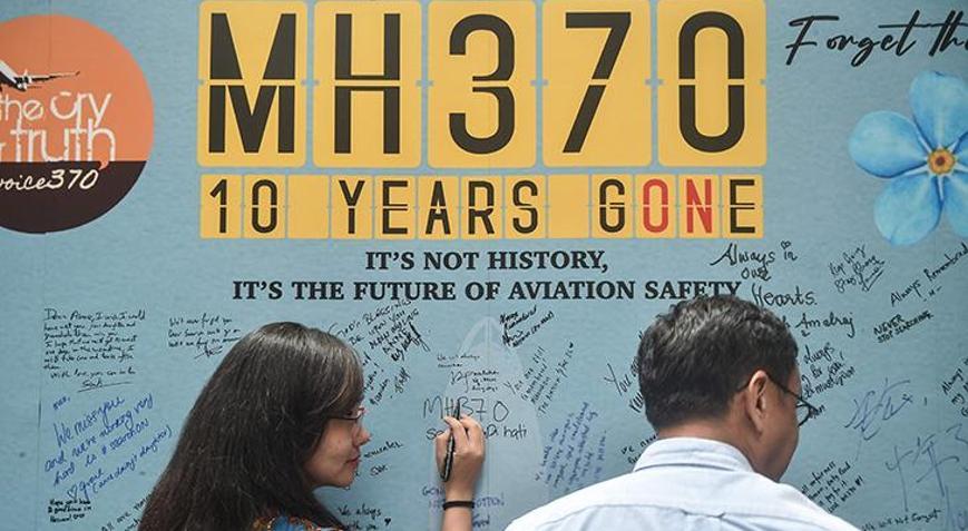 MH370: Aileler havacılık tarihinin en gizemli olayında kaybolan uçağı aramaya devam ediyor