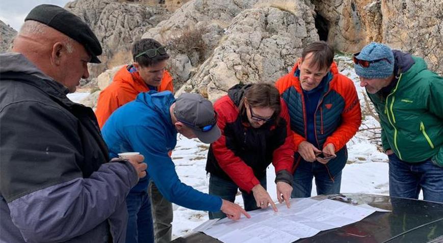 Acı haber Alman dağcılarla kayak yapan Türk rehber kar kütlesi altında kaldı