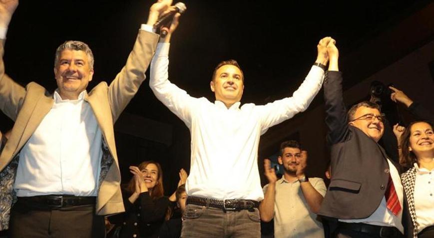 Balıkesirde CHP’nin adayı Ahmet Akın Büyükşehir Belediye Başkanı oldu