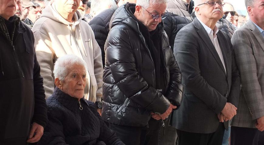 Oyuncu Zafer Algöz, annesinin ardından 25 gün sonra da babasını kaybetti