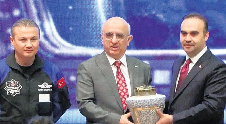 ‘Türk gençliğinin önünü açacağız’