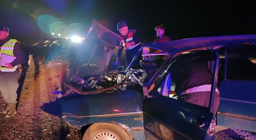 Adıyamanda, otomobillerin karıştığı kazada sürücüler yaralandı