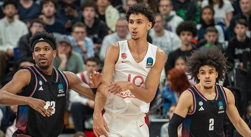 Paris Basketbol, JL Bourgu farklı geçti