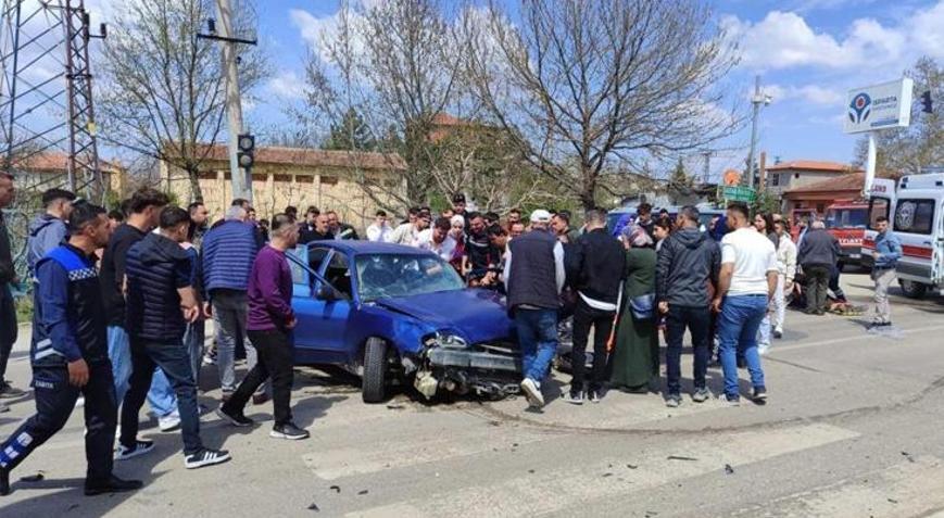 Ispartada feci kaza Otomobil ile motosiklet çarpıştı