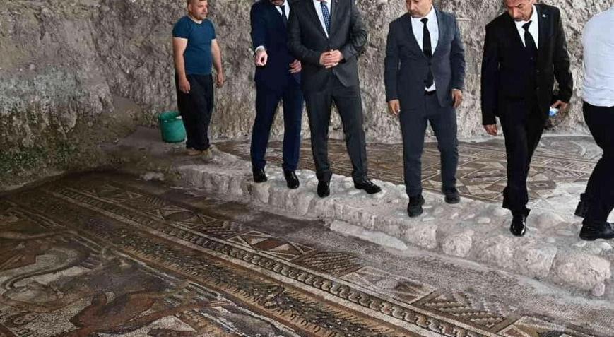 Osmaniye Valisi Dr. Erdinç Yılmaz, Kadirlide taban mozaiklerini inceledi