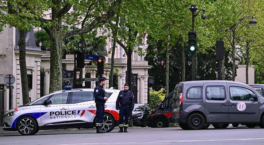 Paristeki İran Büyükelçiliğinde canlı bomba paniği