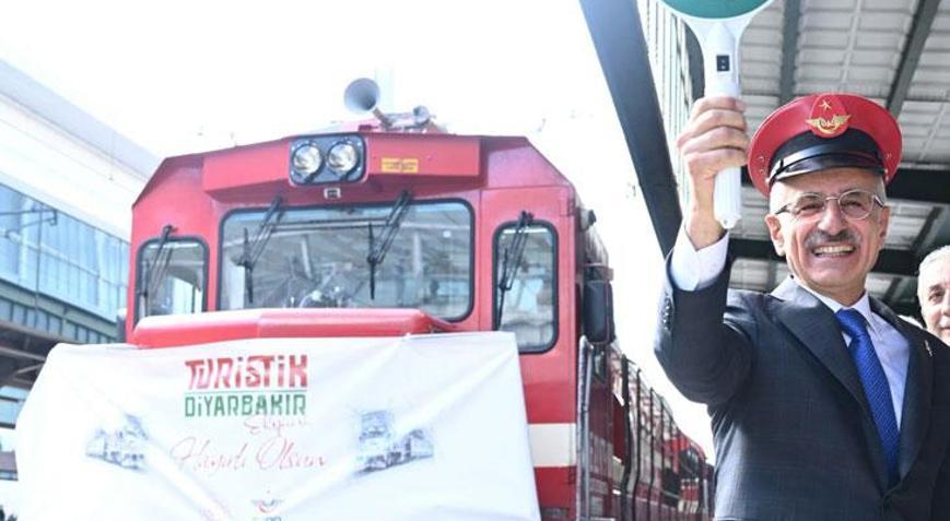 Turistik Diyarbakır Ekspresinden ilk sefer