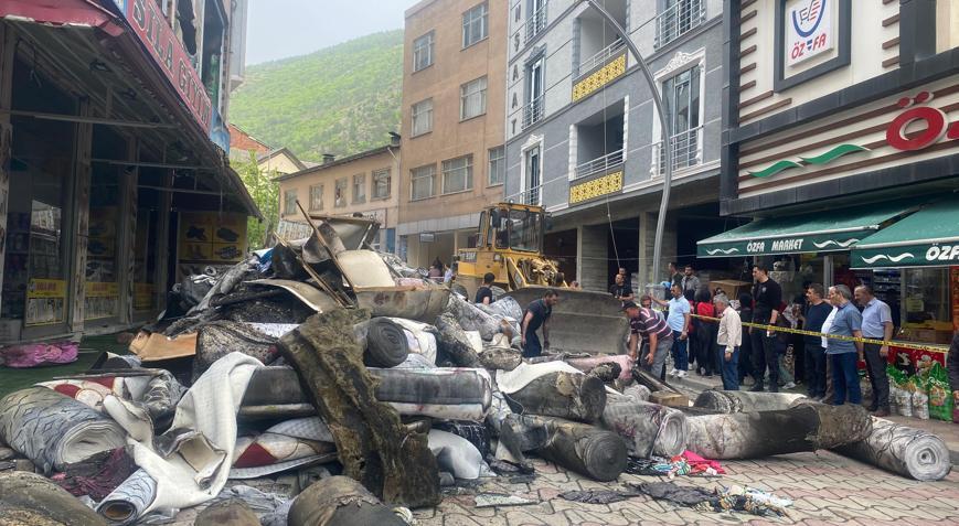 Gümüşhane’de 2 katlı mağazada yangın