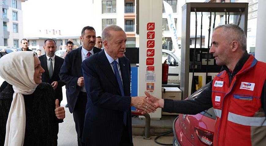 Erdoğan'dan akaryakıt istasyonu ziyareti! Çalışanlar ve vatandaşlarla  sohbet etti - Güncel Haberler Milliyet
