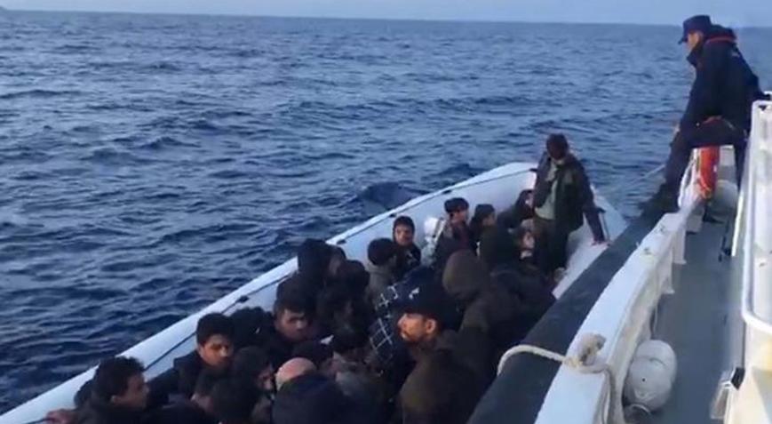 Marmaris ve Dat�a a��klar�nda 63 ka�ak g��men kurtar�ld�