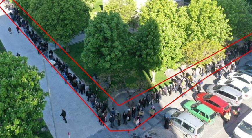 Bu yıl da kuyruğa girdiler 2 kilometrelik kalabalığı gören şaşkına döndü