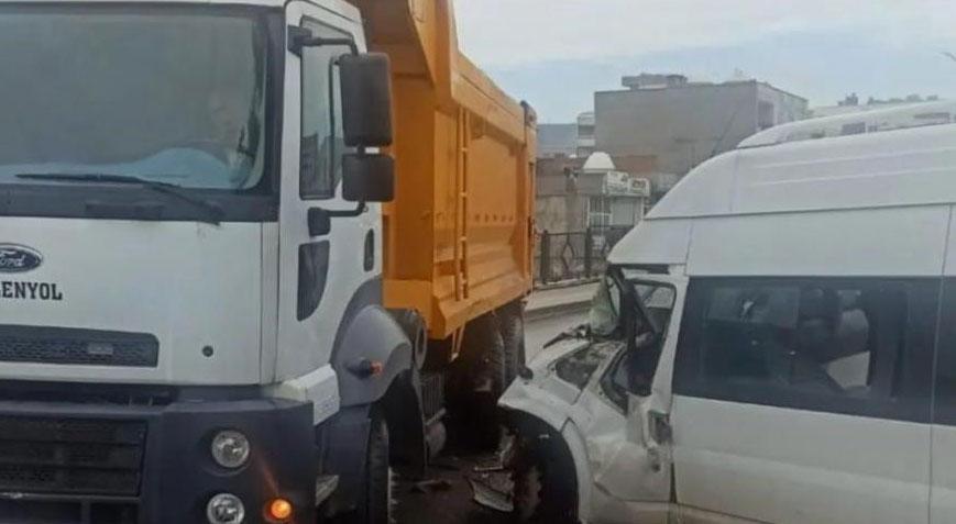 Şırnak’ta öğrenci servisi kaza yaptı 15 yaralı