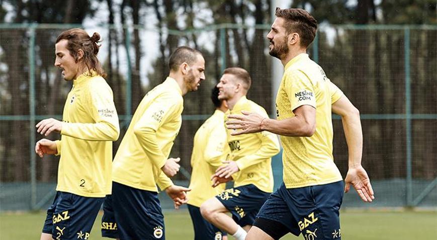 Fenerbahçenin Konyaspor maçı kamp kadrosu belli oldu 4 eksik birden