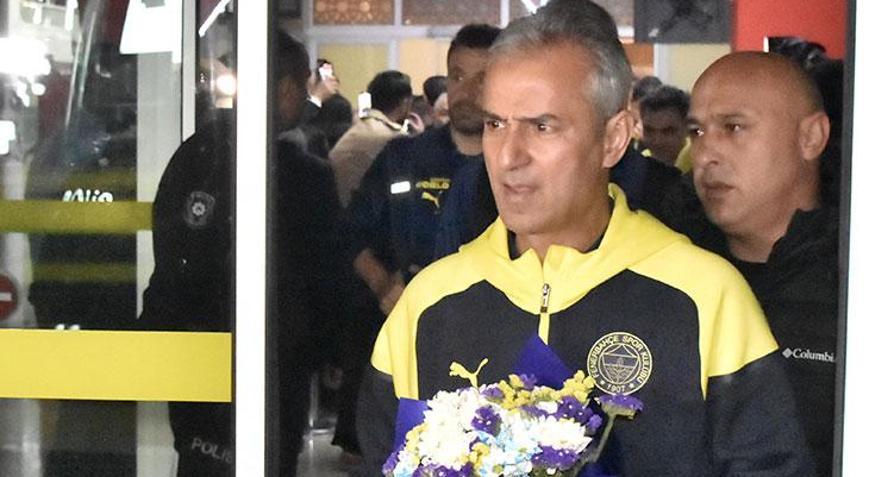 Fenerbahçe kafilesine Konyada coşkulu karşılama