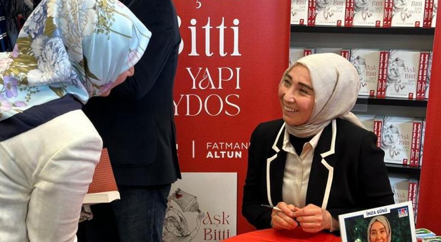Fatmanur Altun, yeni kitabının imza töreninde kitapseverlerle bir araya geldi