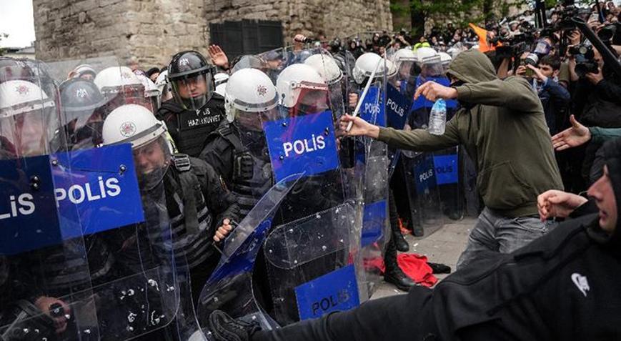 İçişleri Bakanı Ali Yerlikaya duyurdu: Saraçhane'de 6 polis yaralandı!