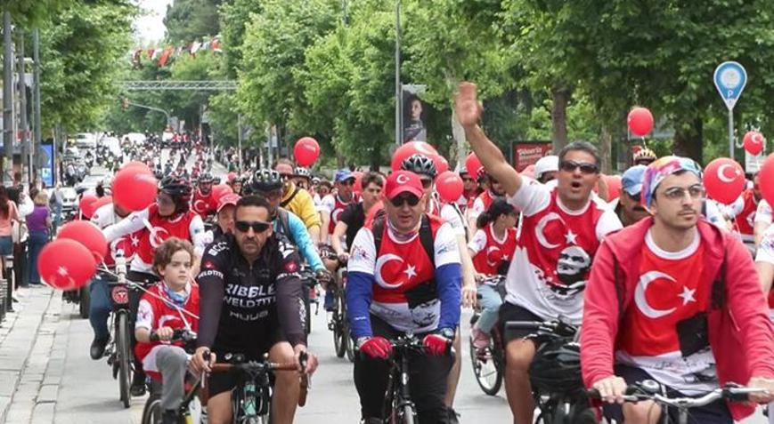 Yer: Kadıköy Motosikletliler öldürülen taksici ve motokuryeleri andı