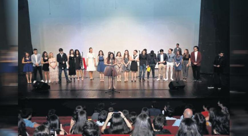 Gençler sahneye umudu taşıyor