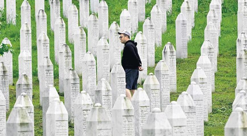 Srebrenitsa soykırımı anma günü ilan edildi