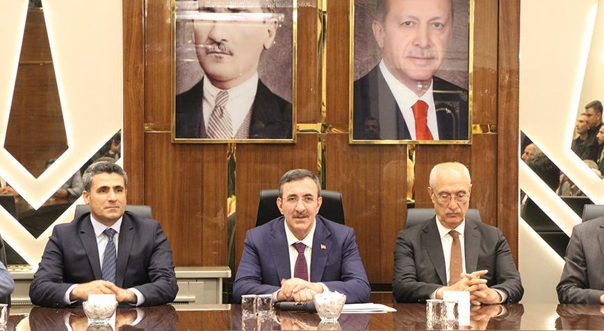 Cumhurbaşkanı Yardımcısı Cevdet Yılmaz Bingöl’de temaslarda bulundu