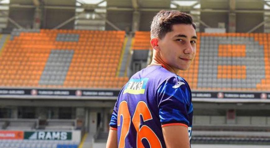 Başakşehirde Emirhan İlkhan ile yollar ayrıldı