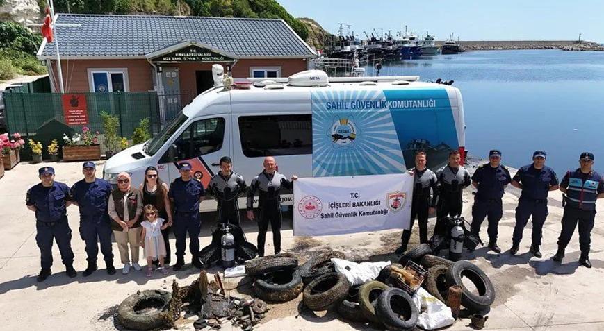 Denizden araç lastikleri ile demirler çıktı