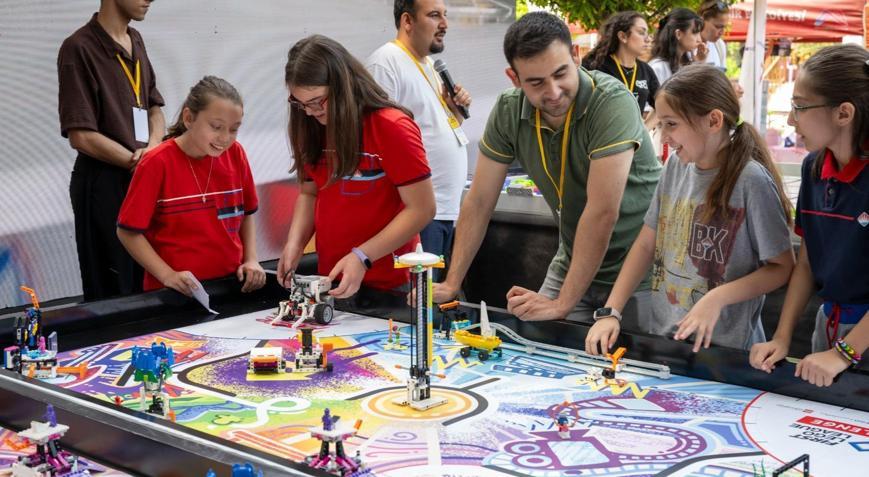 Yenişehir Belediyesi ‘Mersin Robot Kampı’nda Masterpiece yarışlarını organize etti