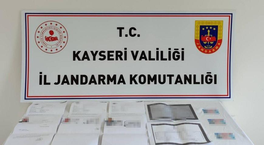 Kayseride ehliyet sınavlarında başarısız olanların yerine başkalarını girdiren 4 kişi yakalandı