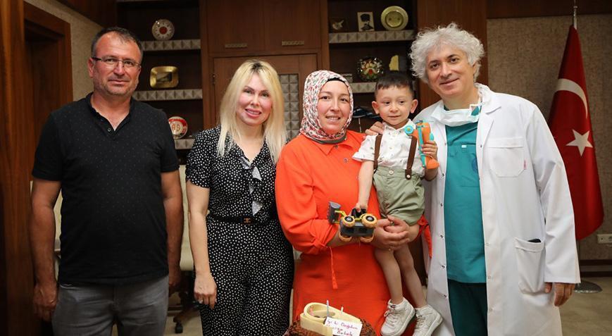 Mucize bebekten Prof. Dr. Özkana ziyaret