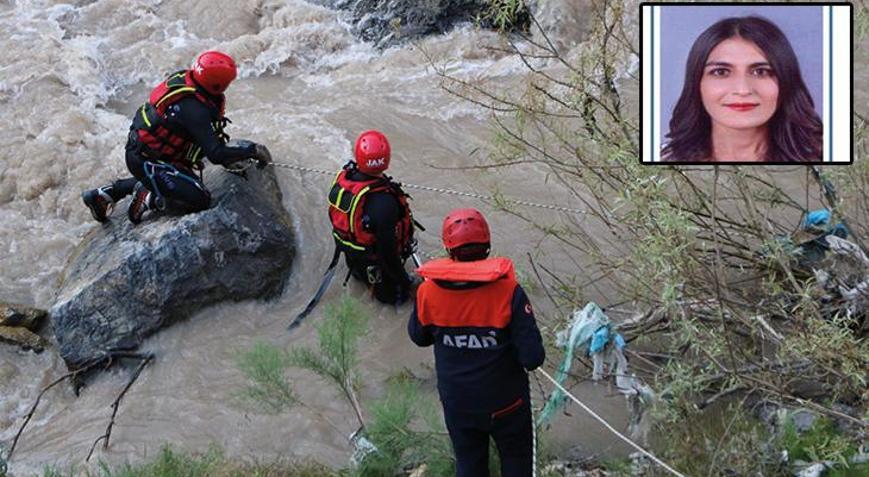 Hakkari-Çukurca kara yolunda feci kaza Genç çifti ölüm ayırdı