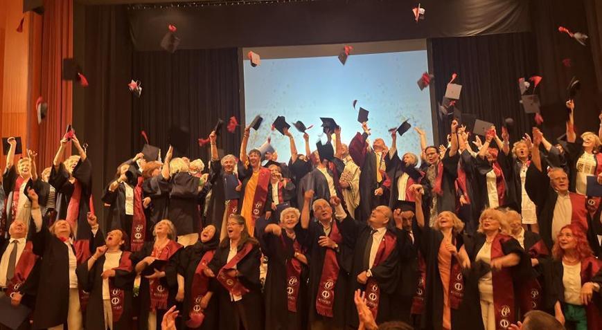 En küçüğü 60, en büyüğü 82 yaşında Eskişehirde mezuniyet heyecanı