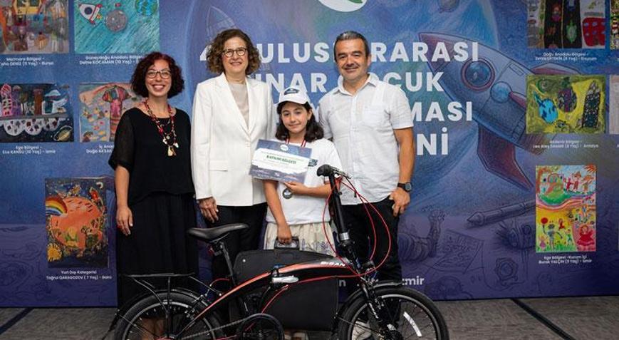 30 sene arayla anne ve oğlu, aynı yarışmadan ödül kazandı