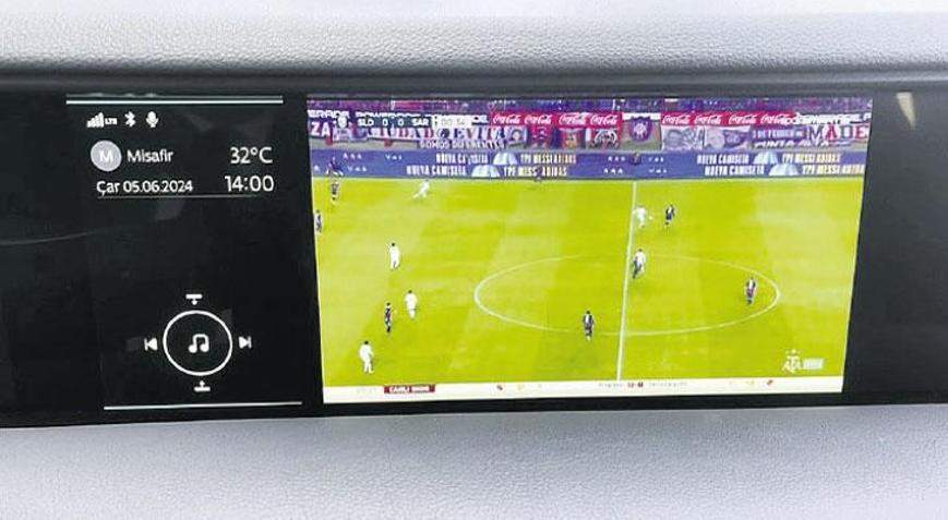 Arabada maç keyfi Togg ekranlarında