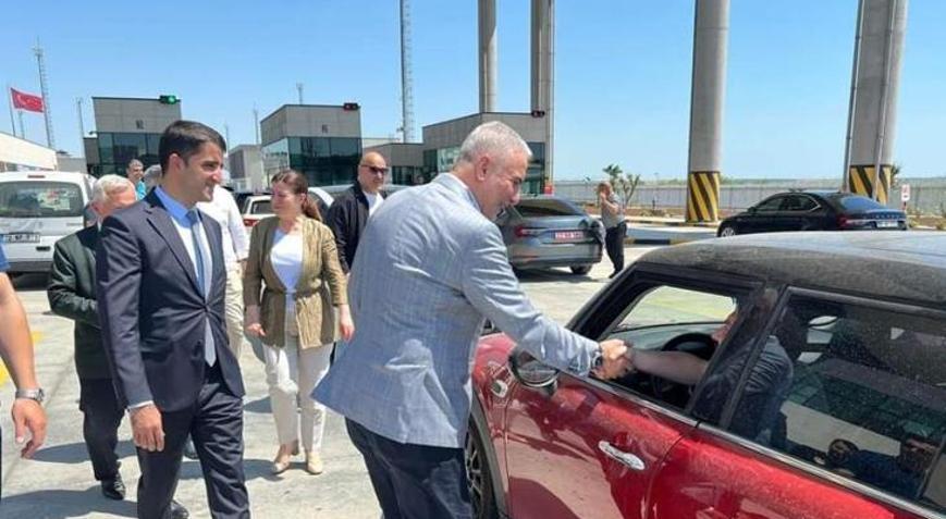 Bakan Bolat, sınır kapısında gurbetçilerle bayramlaştı