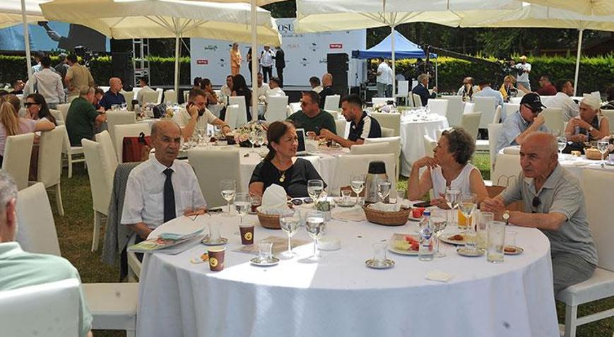 98. Gazi Koşusu öncesi ‘Yıldızlarla Kahvaltı’ organizasyonu gerçekleştirildi