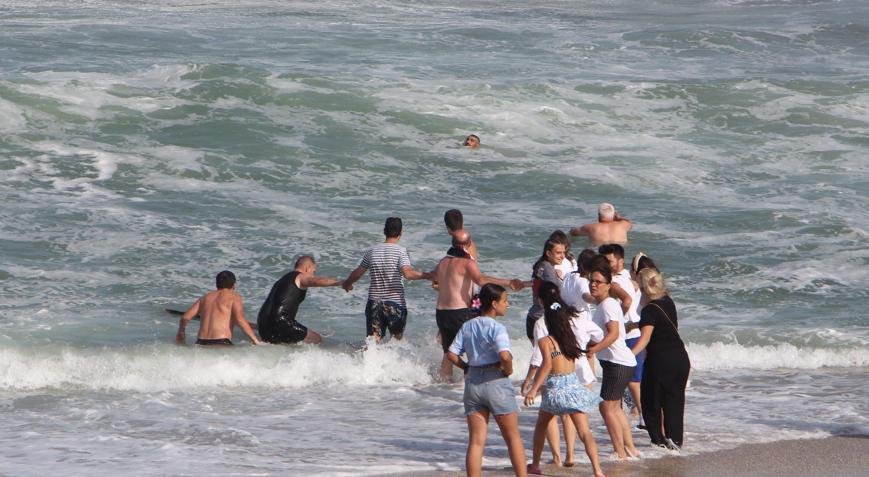 İğneadada denizde boğulma tehlikesi geçiren kişiyi vatandaşlar kurtardı