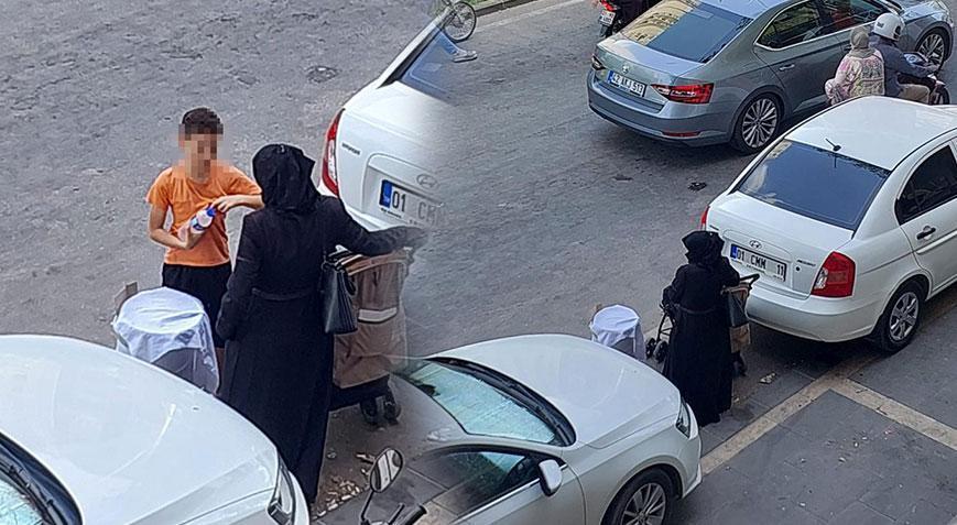 Işıklarda oğluna su sattıran anneye gözaltına alındı