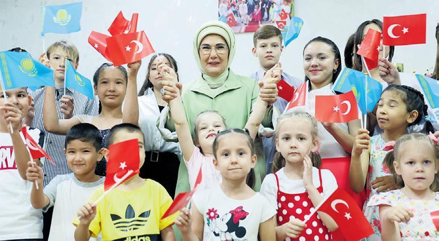 Emine Erdoğan, Astana’da yetimhane ziyaret etti