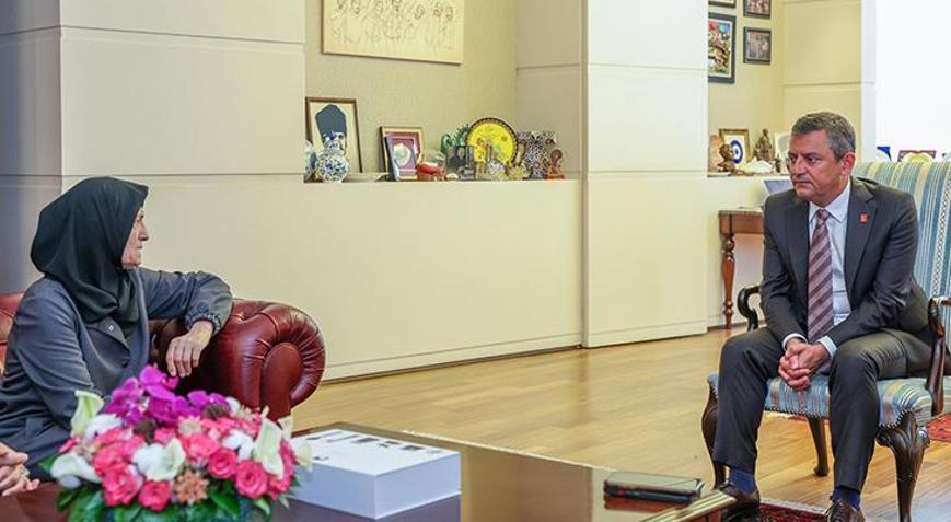 CHP lideri Özel, Sinan Ateşin annesi ve ablasıyla görüştü