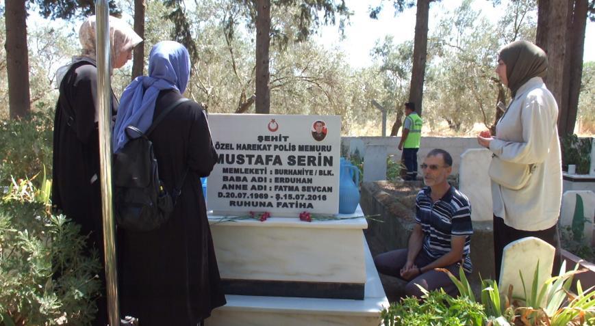 Burhaniyede 15 Temmuz Şehidi Mustafa Serin mezarı başında anıldı