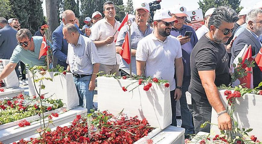 Şehitliklere ziyaretçi akını