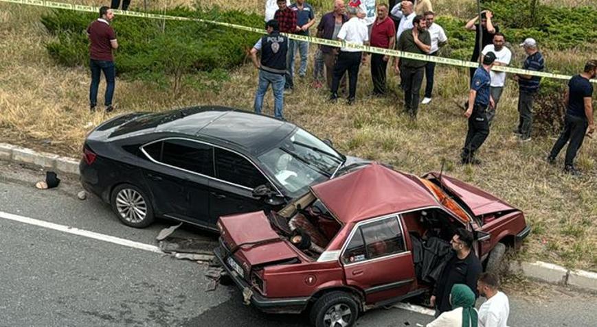 Otomobiller çarpıştı Dede ve nine öldü, 3 torun yaralandı