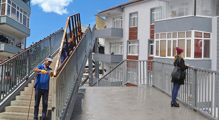 Üst geçit evin içini gösteriyor diye davalık olmuştu Yıkımına başlandı