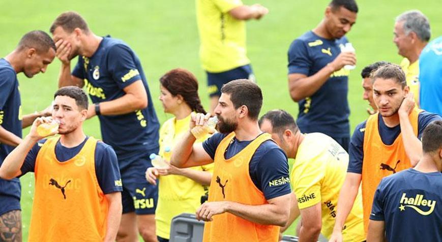 Fenerbahçeli iki oyuncu Süper Lig ekibine Başkan Ali Koçtan söz aldılar