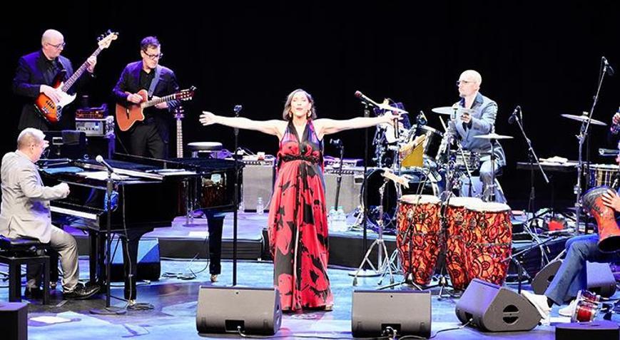 Pink Martini İstanbulda müzikseverlerle buluştu